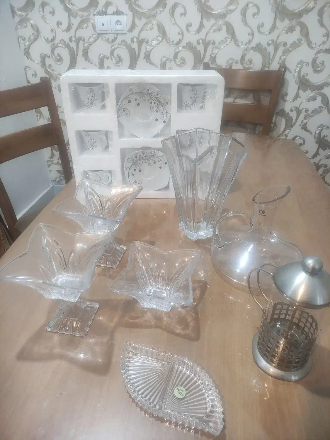 ظرف همه باهم فروخته میشود فقط4میلیون|ظروف سرو و پذیرایی|شیراز, ارم|دیوار