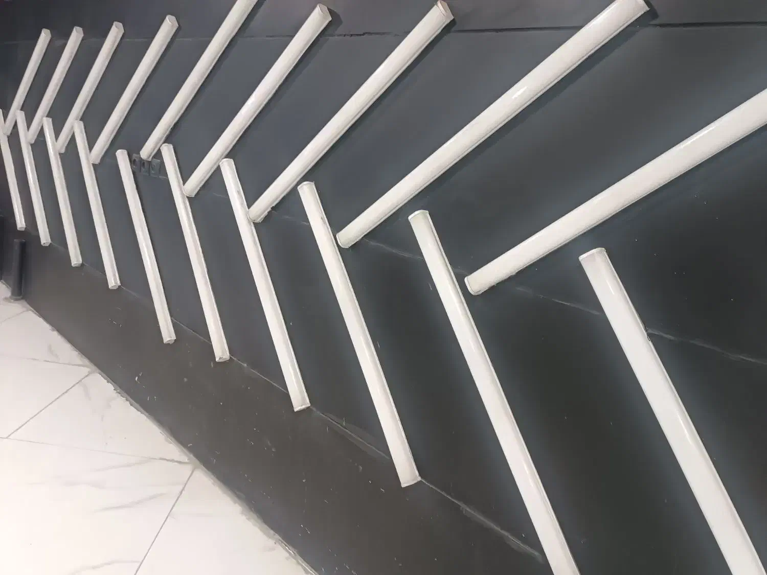 تعداد 29 عدد براکت مهتابی|لامپ و چراغ|نیشابور, میدان حافظ|دیوار