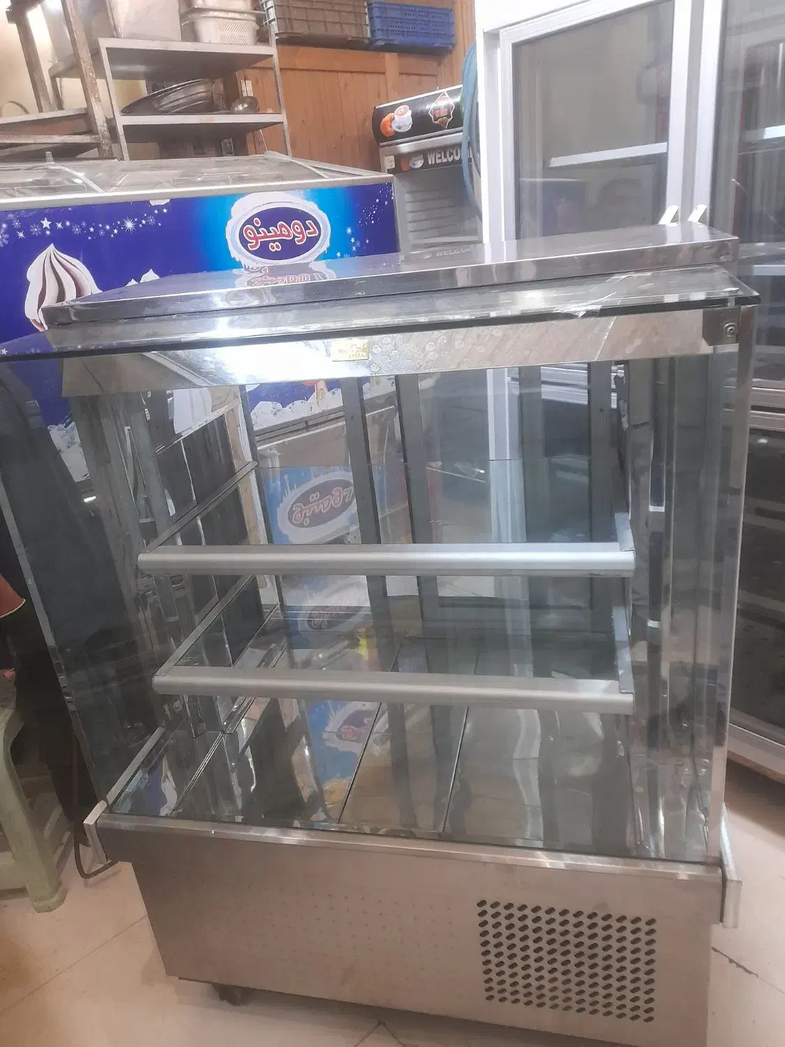 ویترین یخچال طول ۱متر عرض ۸۰ ارتفاع ۱.۳۰س|فروشگاه و مغازه|نسیم‌شهر, |دیوار