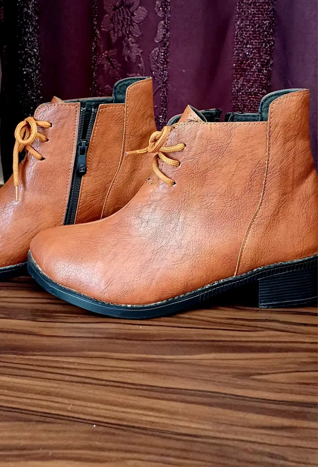 نیم بوت|کیف، کفش، کمربند|بروجن, |دیوار