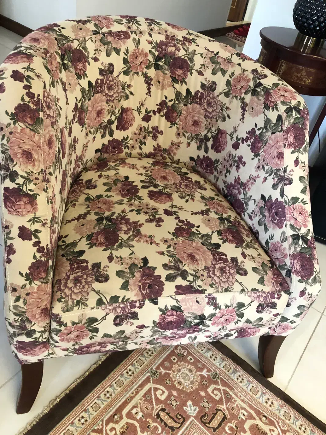 مبل ۷ نفره ، میز وسط، میز ناهار خوری ۶ نفره|مبلمان خانگی و میز عسلی|گرمدره, |دیوار