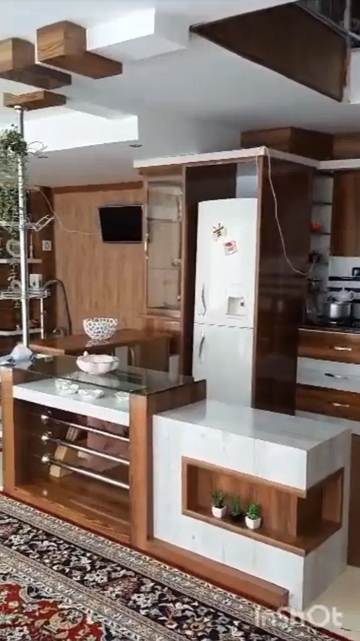 به یک نفر خانم جهت نگهداری از باغ ویلا|استخدام سرایداری و نظافت|شاندیز, |دیوار