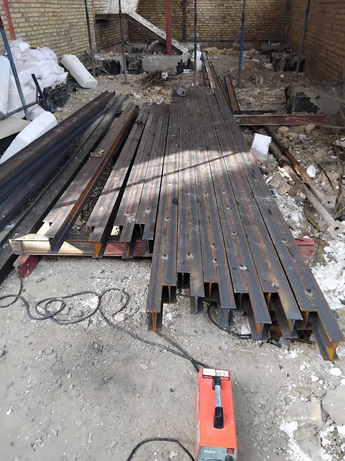 جوشکاری اجرای اسکلت ساختمان و ساخت سوله شیروانی|خدمات پیشه و مهارت|ماهدشت, |دیوار