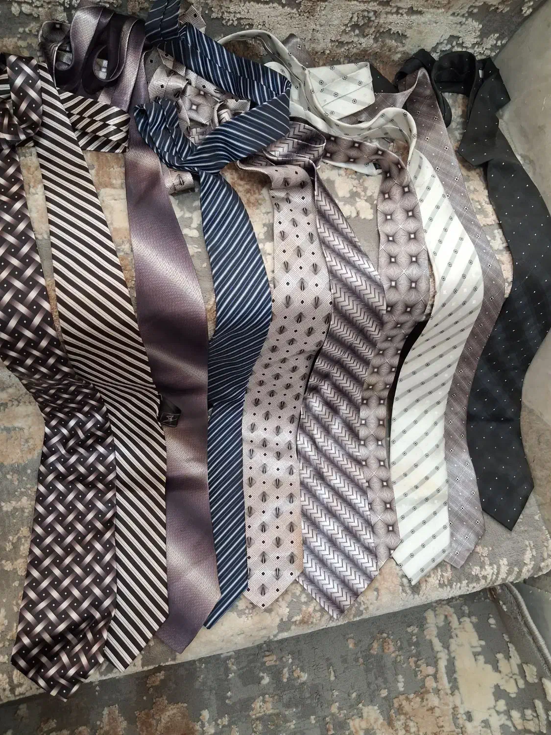 کروات|کیف، کفش، کمربند|قم, وادی السلام|دیوار