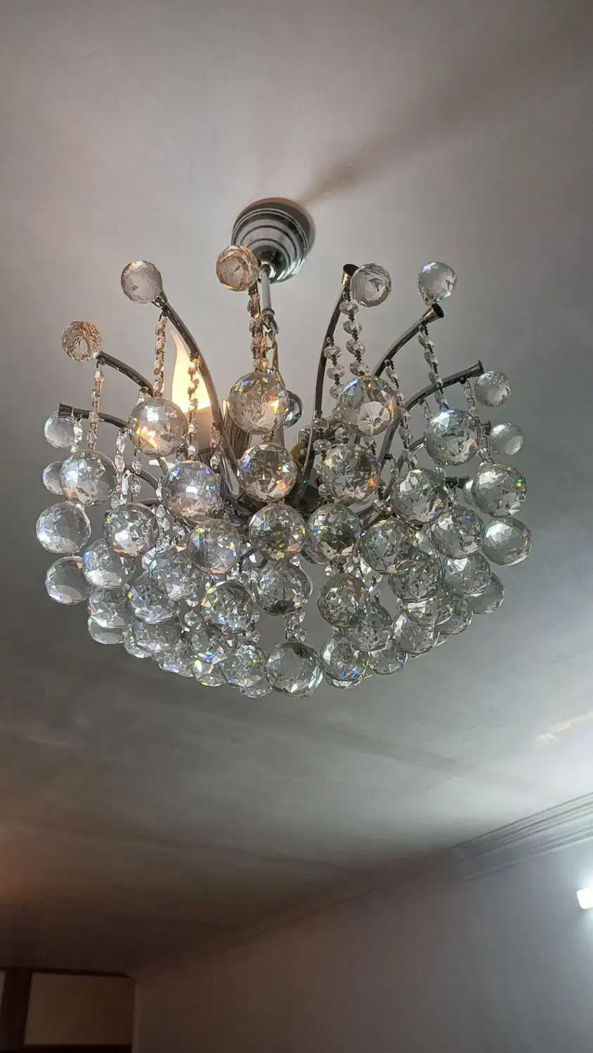 لوستر|لوستر و چراغ آویز|رباط‌کریم, رباط‌کریم|دیوار