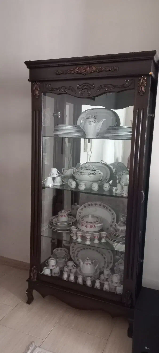 بوفه چوب گردو کاملا سالم و تمیز شیک|بوفه، ویترین، کنسول|شهریار, شهرک وائین|دیوار