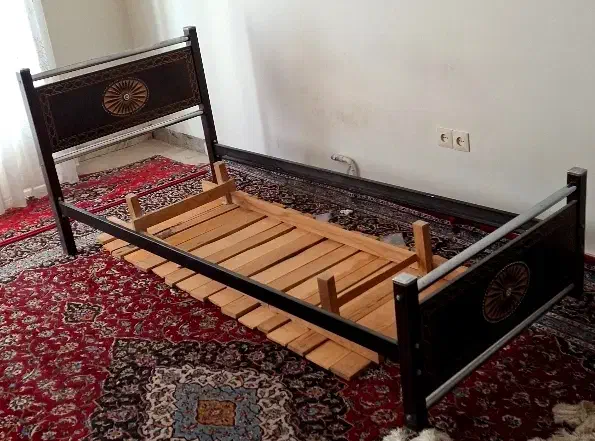 تخت یک نفره|تخت و سرویس خواب|کاشان, گارزگاه|دیوار