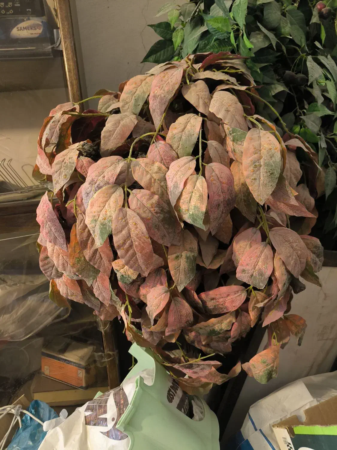 فروش سه عدد گل مصنوعی با گلدان درارتفاع های مختلف|گل مصنوعی|نجف‌آباد, باغ ملی|دیوار