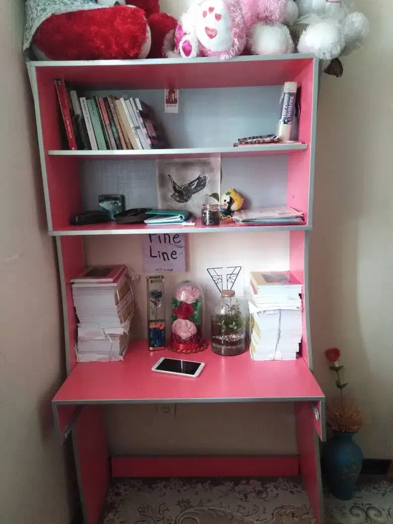 میز تحریر|میز تحریر و کامپیوتر|اندیشه, اندیشه فاز ۴|دیوار