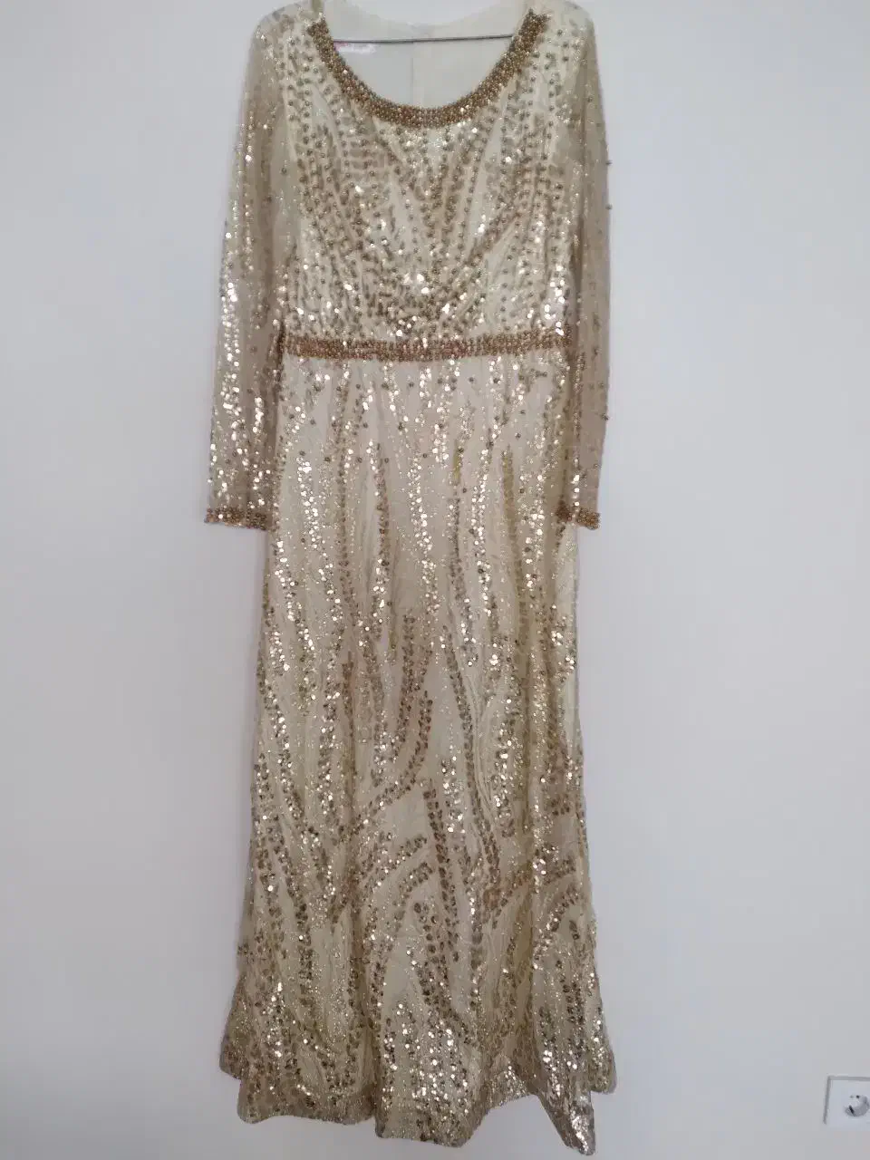 لباس مجلسی|لباس|ری, جوانمرد قصاب|دیوار