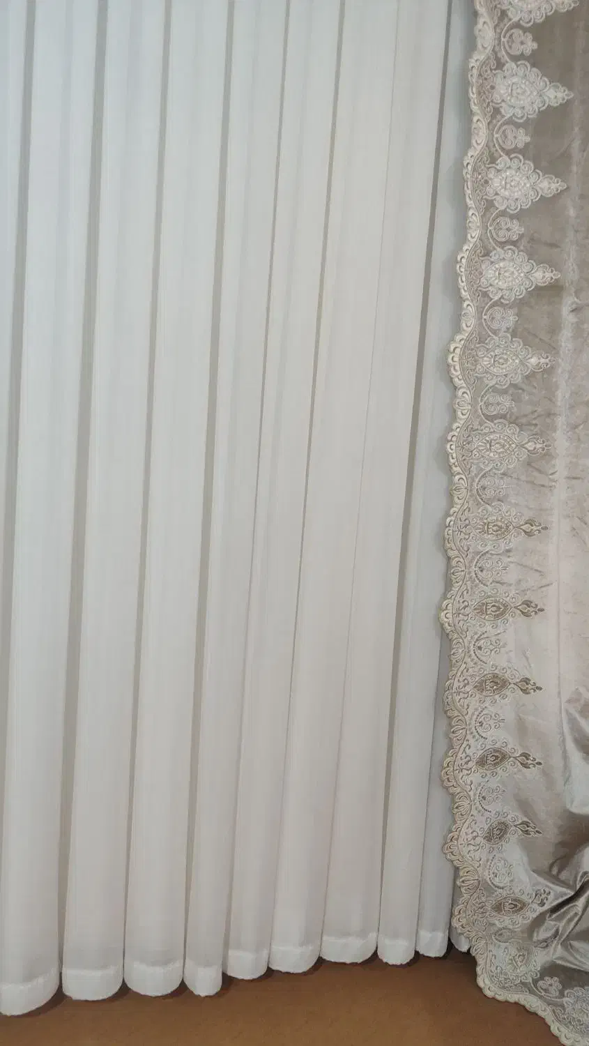 پرده پذیرایی کاملا تمیز نو جنس عالی 6متری|پرده، رانر، رومیزی|نیشابور, شهید بهشتی|دیوار