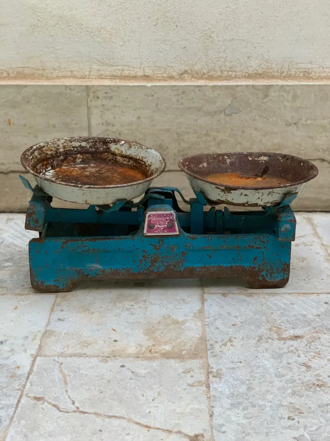 ترازوی قدیمی|کلکسیون اشیاء عتیقه|ماکو, |دیوار