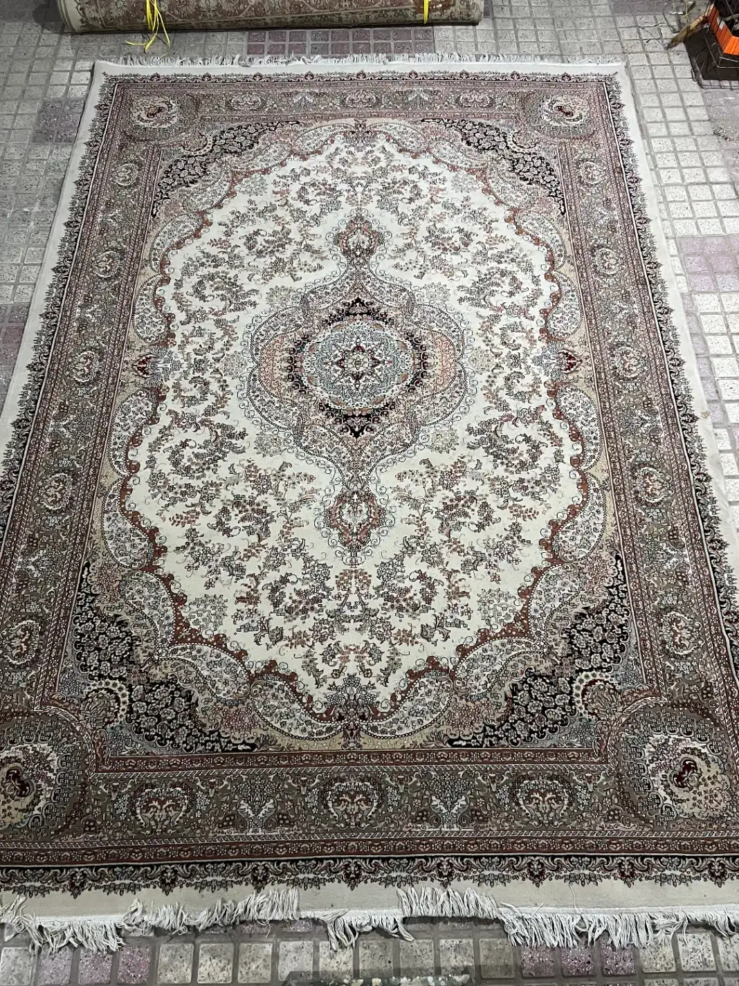 فرش ۹ متری|فرش|دماوند, گیلاوند|دیوار