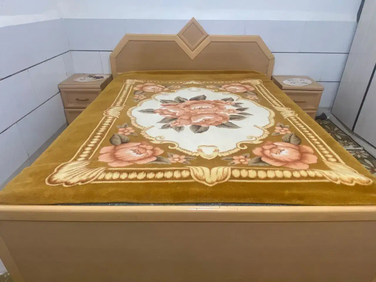 فروش تخت 2نفره همراه با 2عدد پا تختی و میز ارایش|تخت و سرویس خواب|آبادان, |دیوار