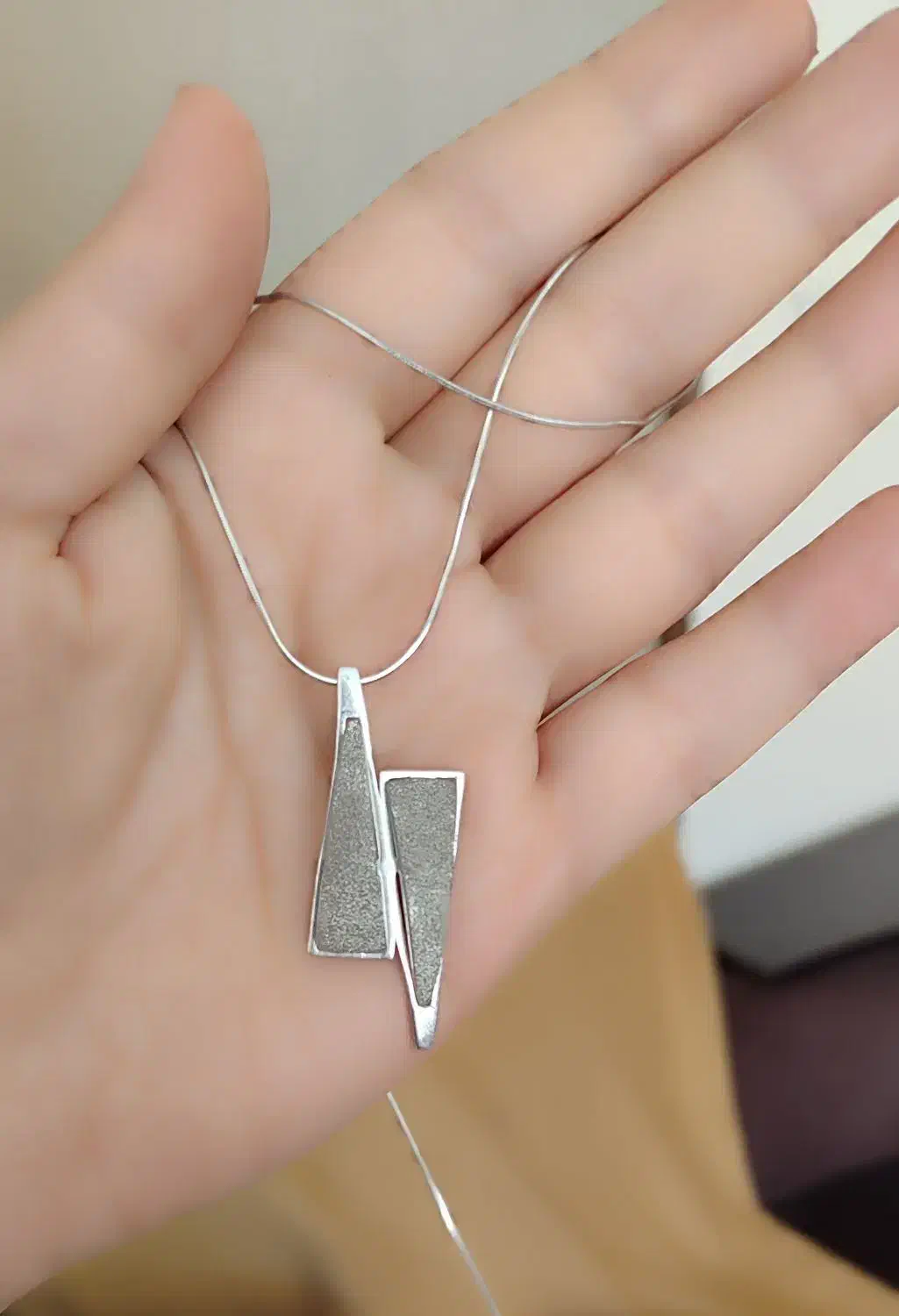 پلاک زنجیر طلا سفید بسیارشیک|جواهرات|اصفهان, برازنده|دیوار