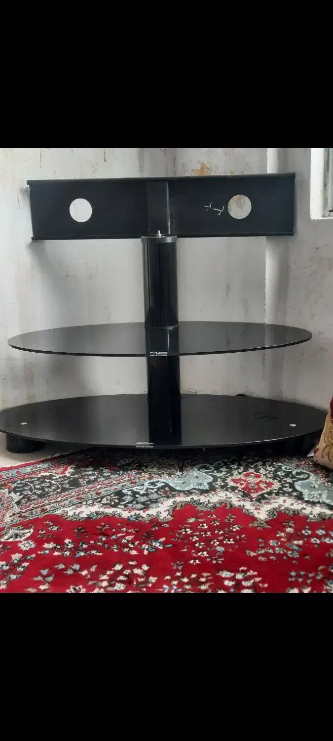 میز تلویزیون شیشه ای،  قیمت  ۵۵۰ ت مقطوع|میز تلویزیون|آستانه اشرفیه, |دیوار