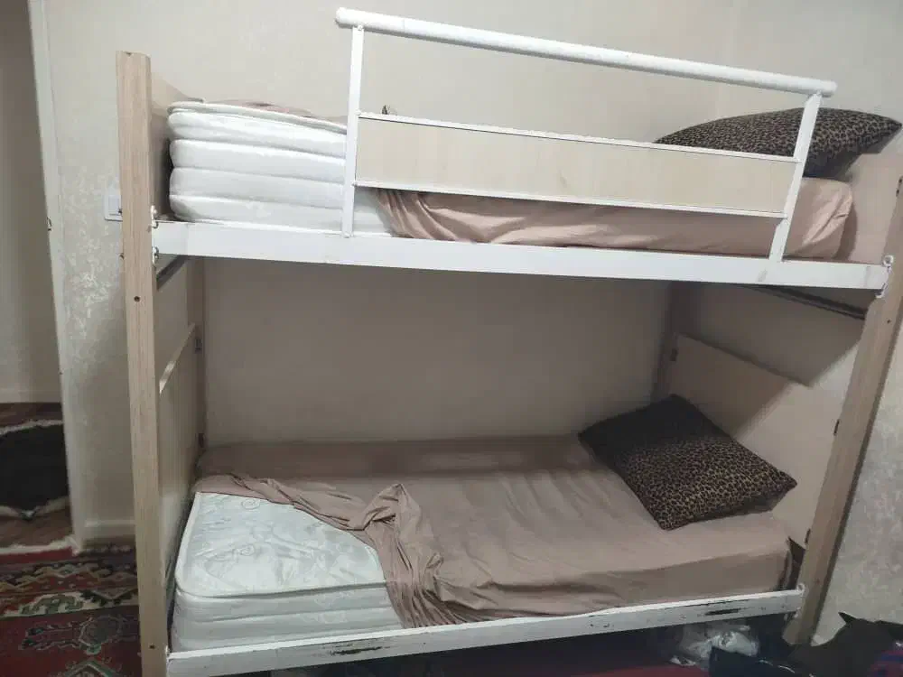 تخت دونفره درحد نو|تخت و سرویس خواب|کرج, ساسانی (قلمستان)|دیوار