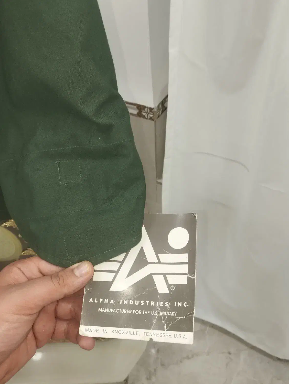 اوین کوت|لباس|خوی, |دیوار