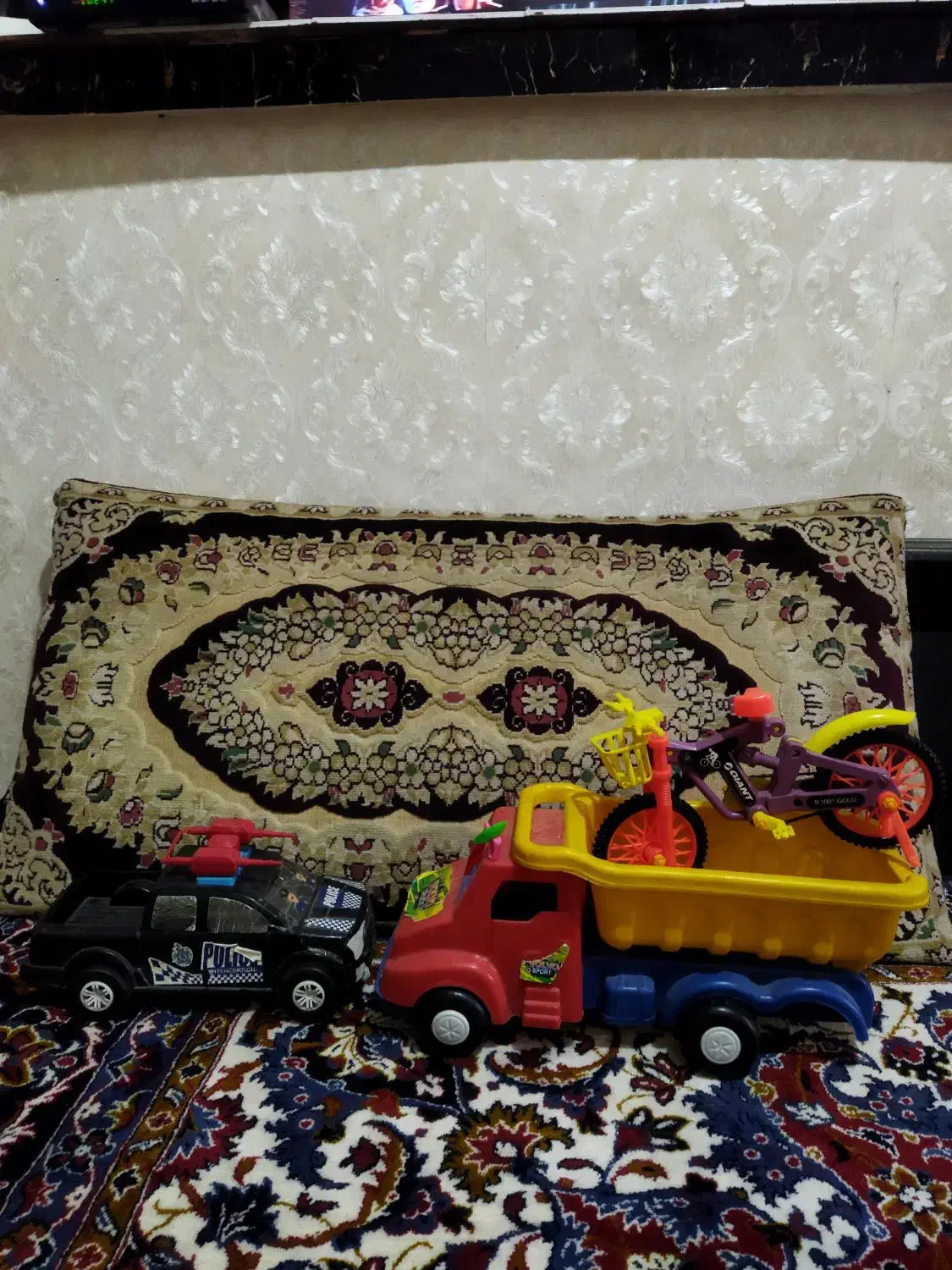 ماشین آهنی فلزی فقط فقط دویست تادویست شصت|اسباب‌‌بازی|ملایر, |دیوار