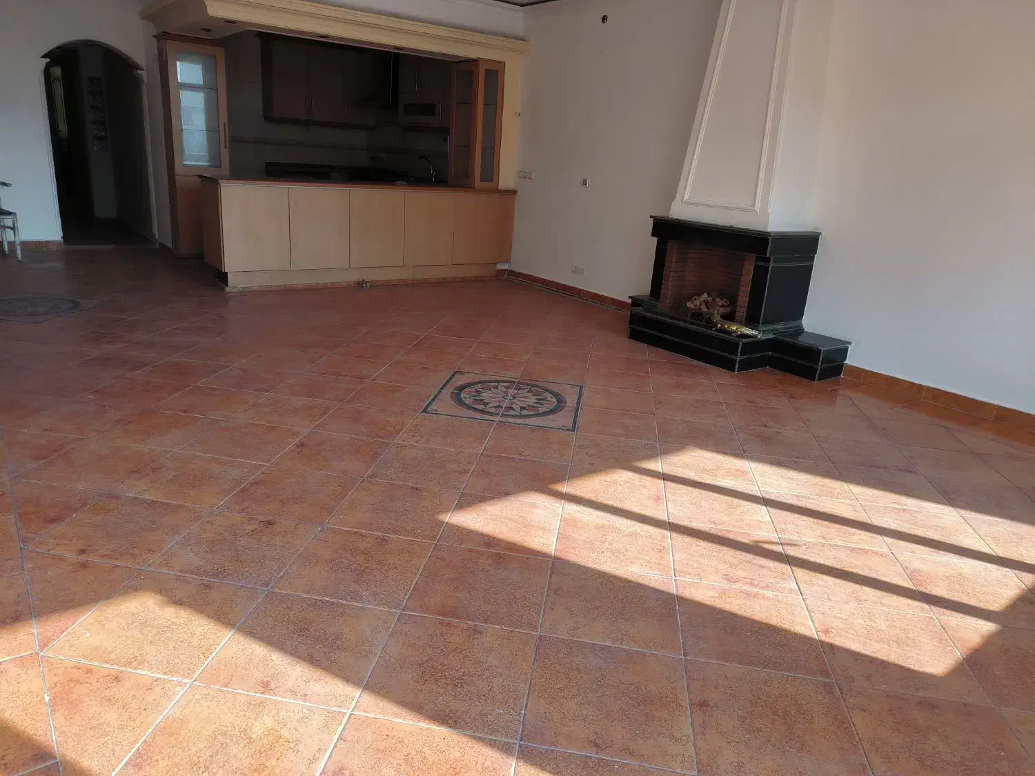 ۱۴۰ متر سه خواب بهار تهرانپارس غرق نور طبقه آخر