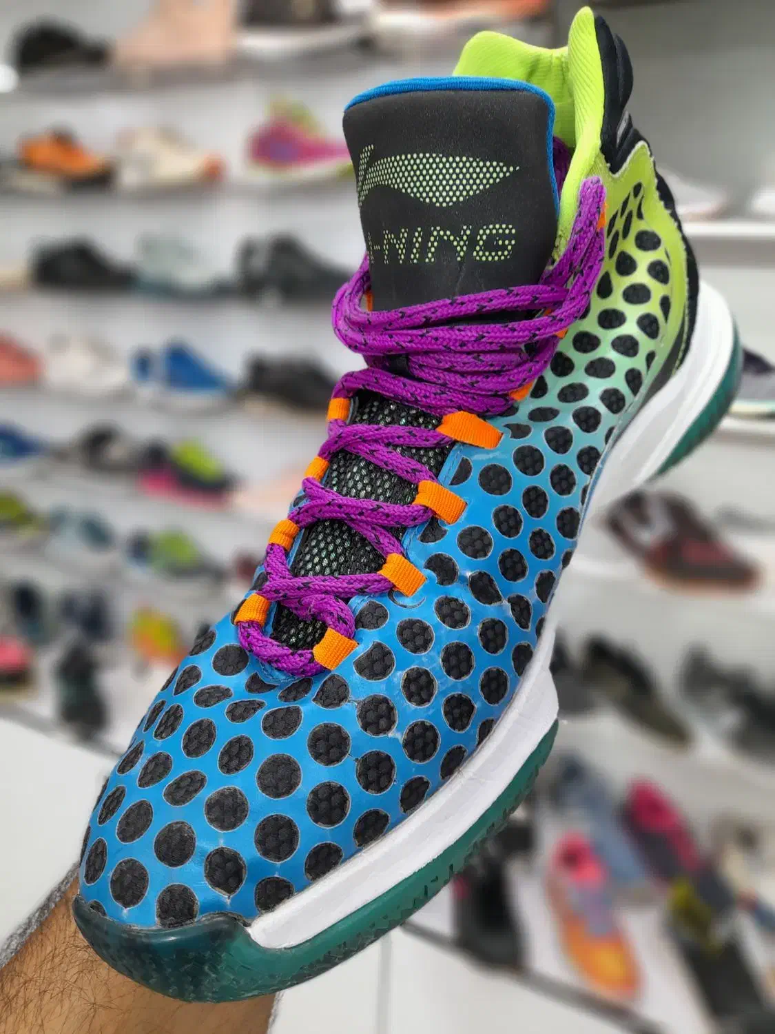 کفش فوتبال/کشتی/بسکتبال کتونی اورجینال استوک|کیف، کفش، کمربند|شاهینشهر, فردوسی|دیوار