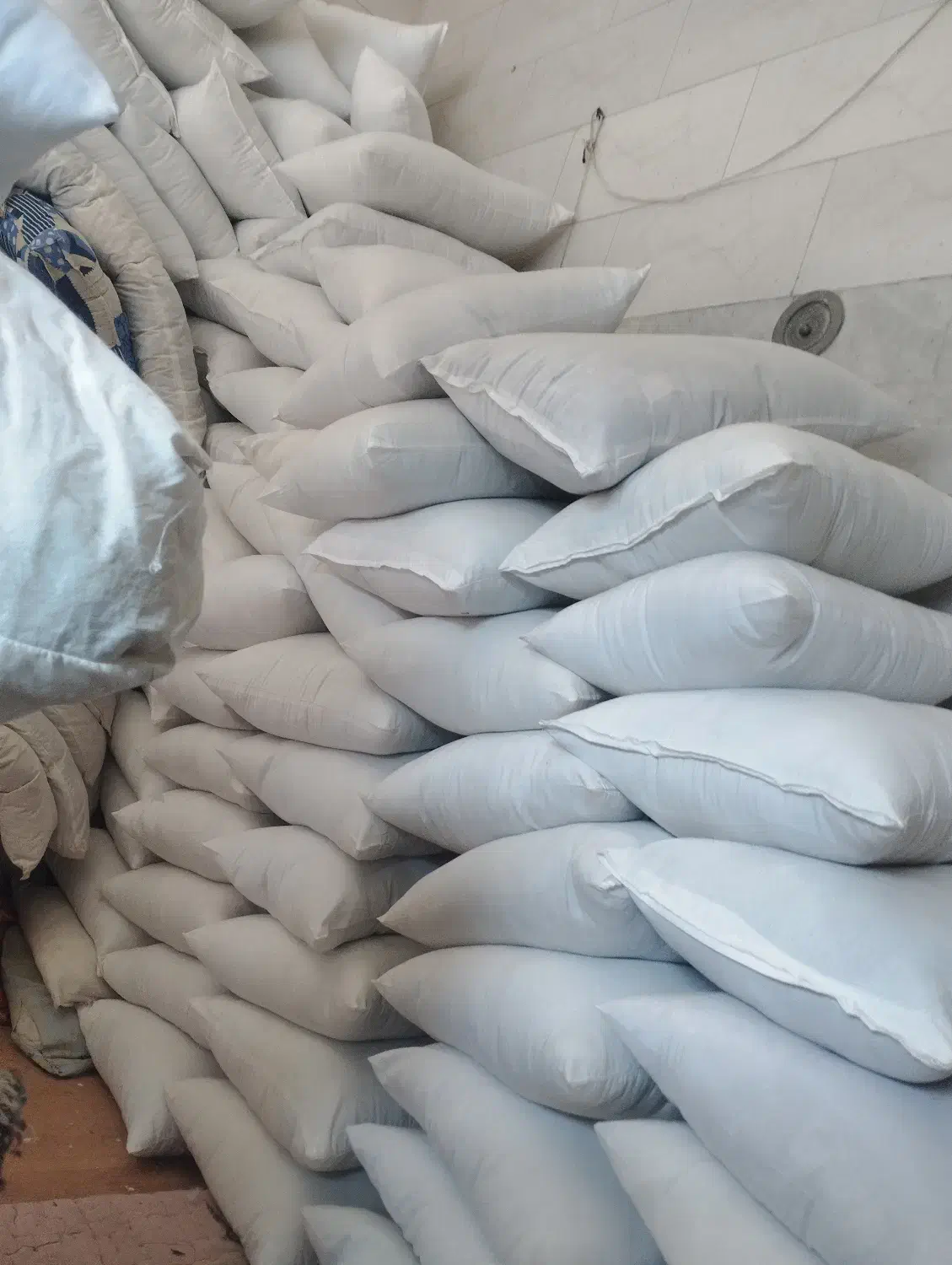 تعمیرات.بالشت|رختخواب، بالش، پتو|مشهد, امام رضا (ع)|دیوار