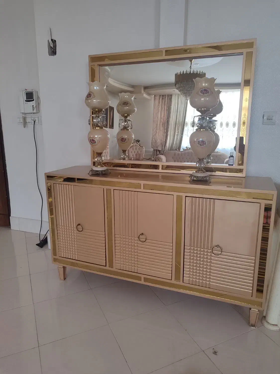 آینه و کنسول جدید|بوفه، ویترین، کنسول|شاهین‌شهر, خانه کارگر|دیوار