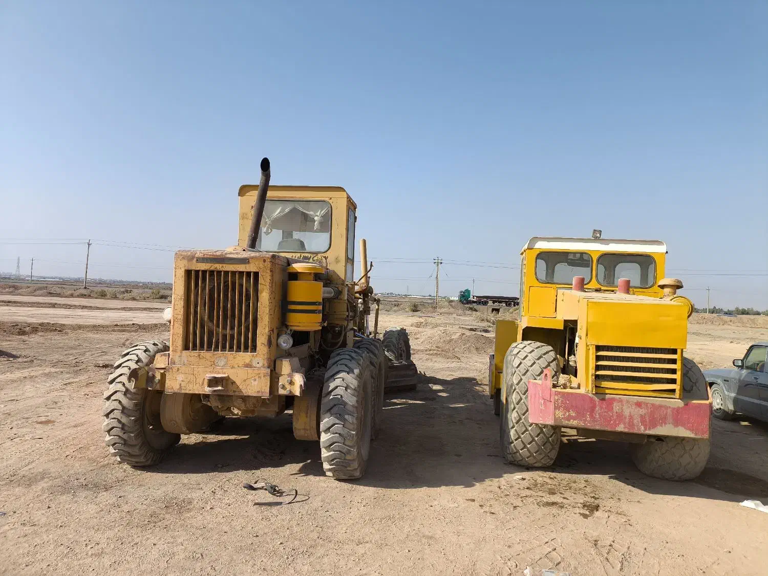 گریدر کوماتسو آر2 و غلطک خودرو CA25|خودرو سنگین|یزد, |دیوار