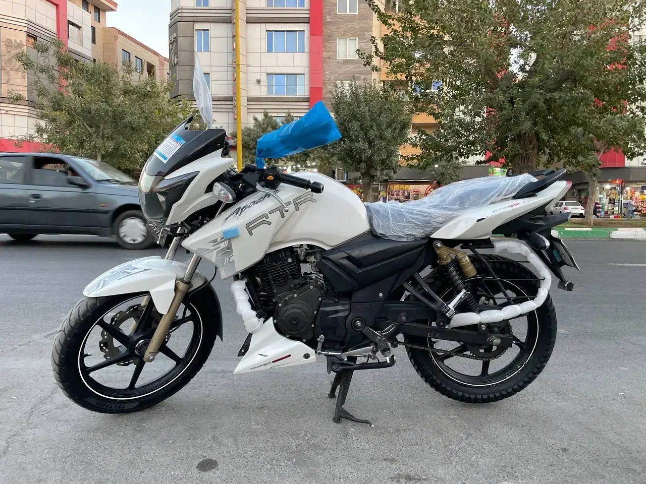 آپاچی|موتورسیکلت|قرچک, میرزائی شمالی|دیوار