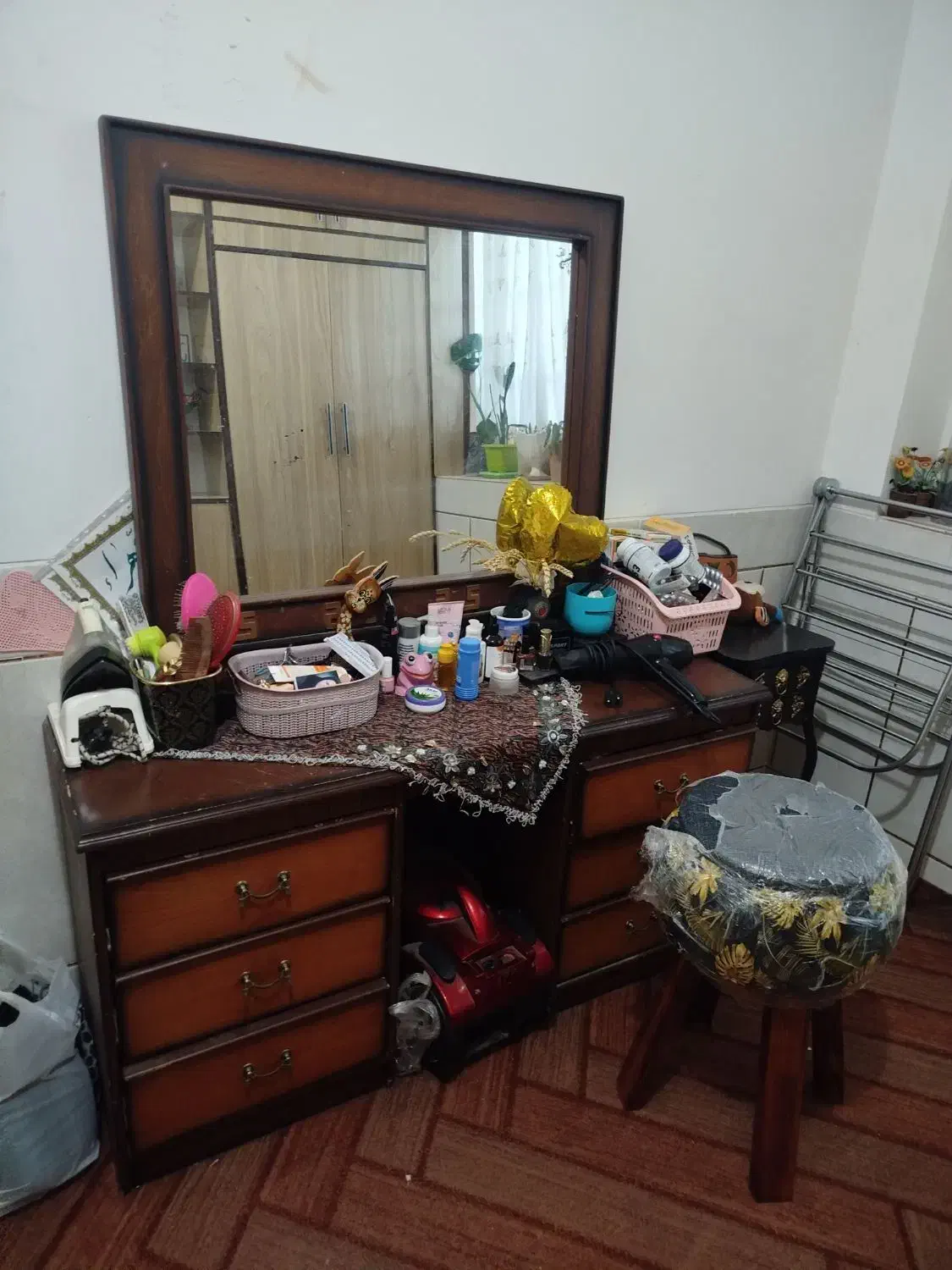 میز آرایش چوبی شیک|میز و صندلی غذاخوری|لنجان, |دیوار