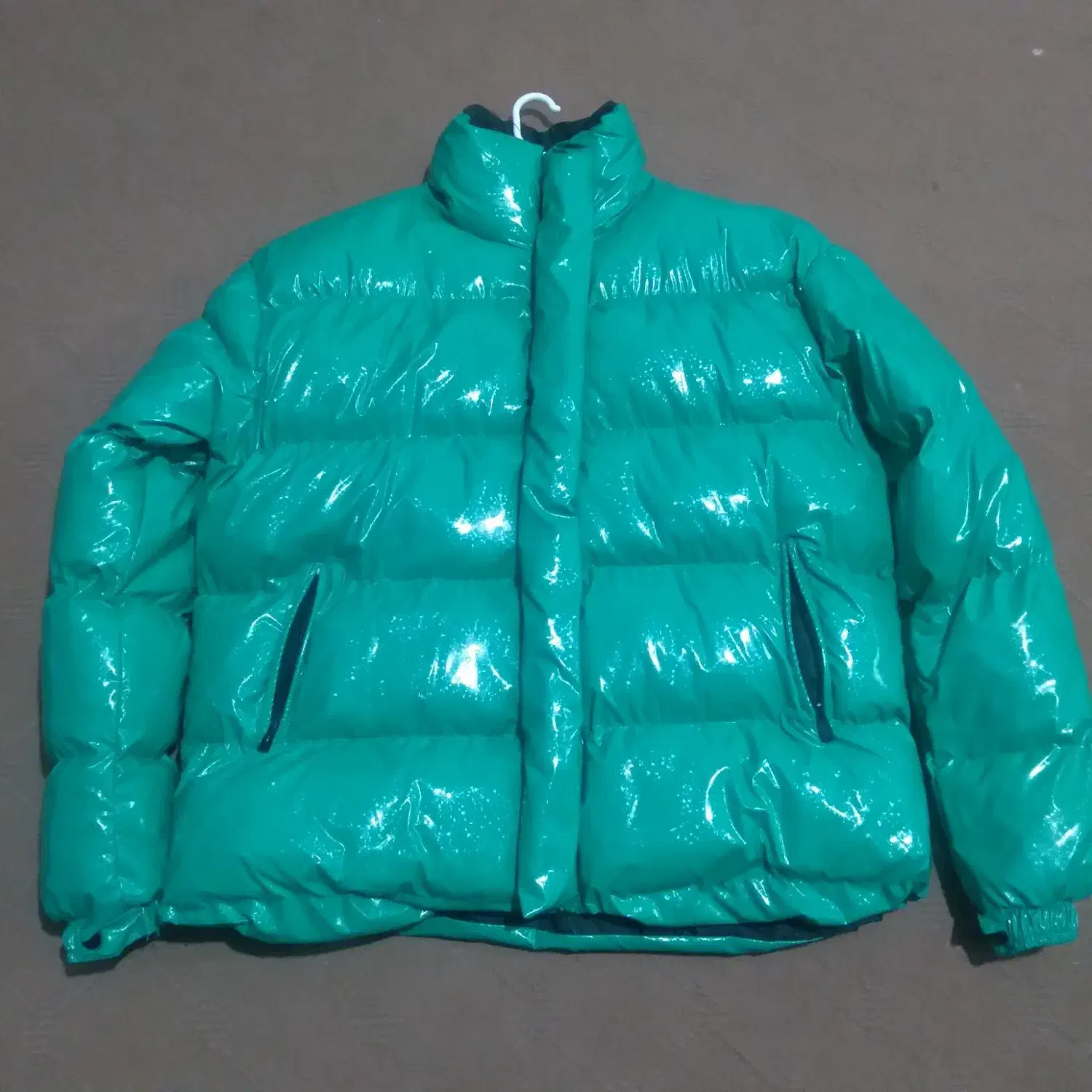 کاپشن اسپرت|لباس|صومعه‌سرا, |دیوار