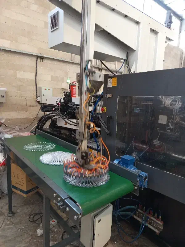 استخدام اپراتور و فنی کار دستگاه تزریق پلاستیک|استخدام صنعتی، فنی، مهندسی|امامزاده عبدالله, |دیوار