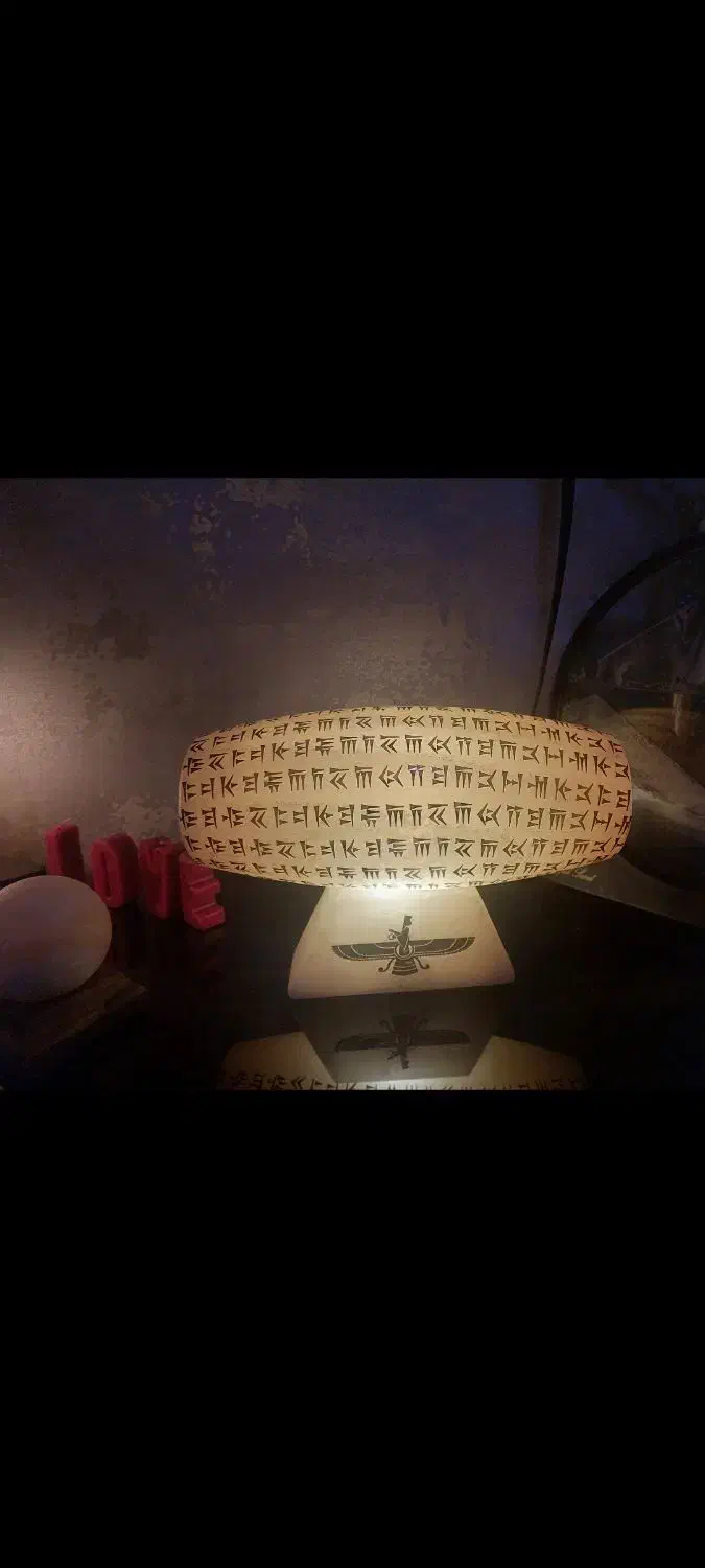 سنگ نمک|چراغ خواب و آباژور|تهران, فلسطین (میدان انقلاب)|دیوار