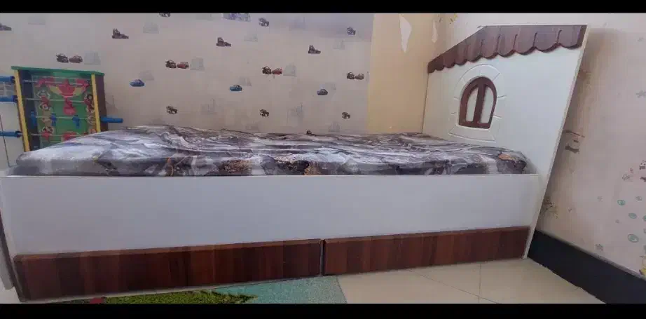 تخت تک نفره و کمد دکور شرکتی جنس خوب|تخت و سرویس خواب|قم, شهرک امام حسن|دیوار