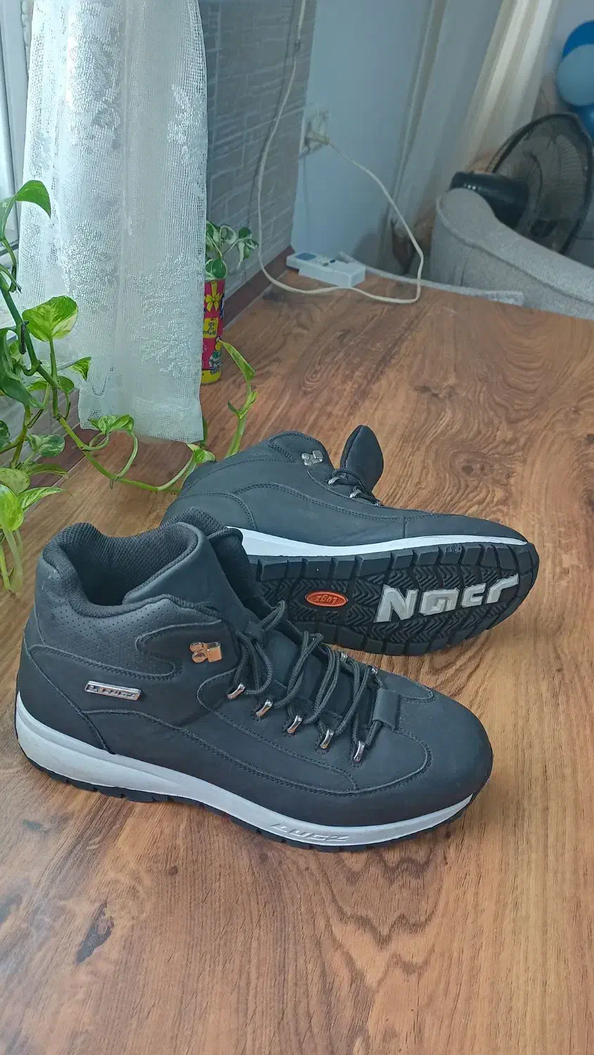 بوت مردانه LUGZ اصل، سایز 46، کم‌کارکرد|کیف، کفش، کمربند|رشت, نیروی دریایی|دیوار