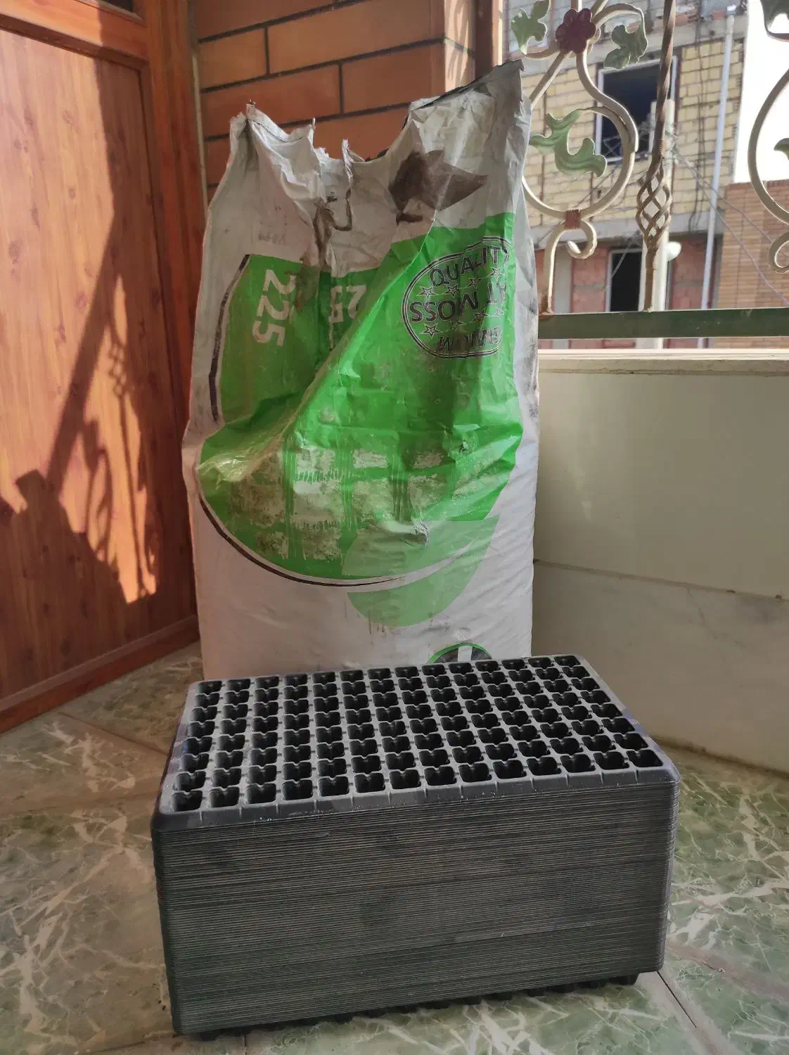 خاکبرگ 60لیتری کوکوپیت و100عدد سینی نشا|گل و گیاه طبیعی|جیرفت, |دیوار