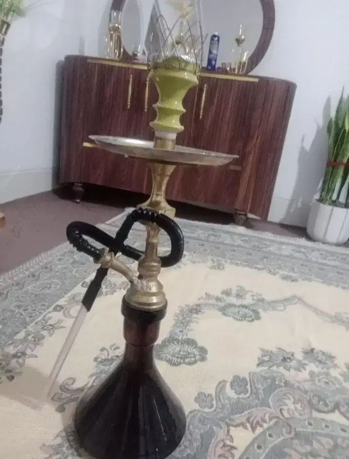 قلیون برنجی|کلکسیون اشیاء عتیقه|خمین, |دیوار