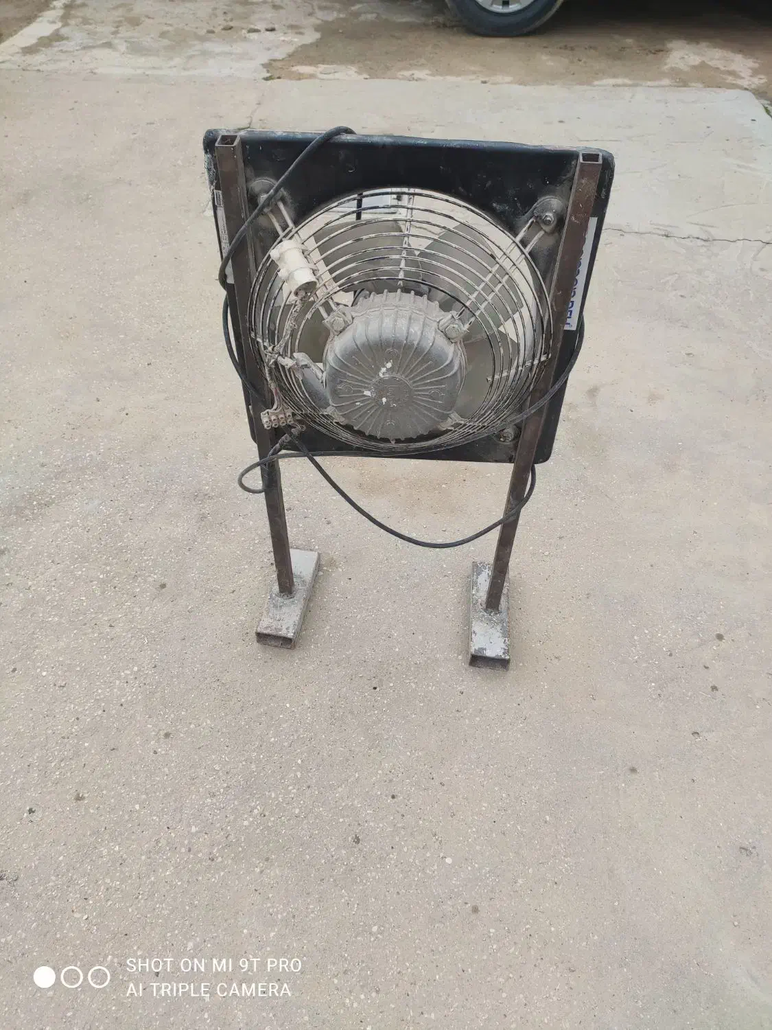 فن هواکش مارک دمنده 40/40|پنکه و تصفیه‌کنندهٔ هوا|بوشهر, |دیوار