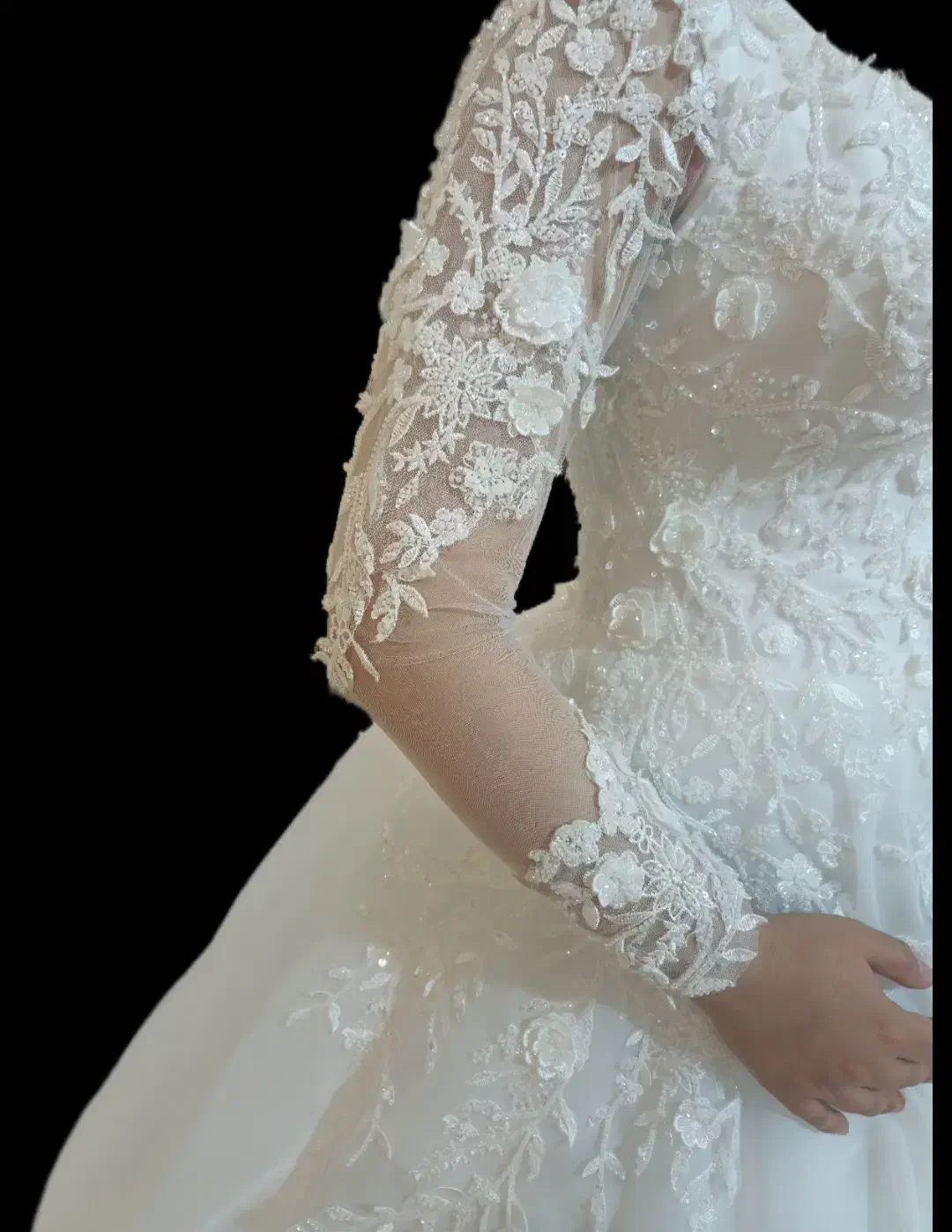 لباس عروس|لباس|ری, شهادت|دیوار