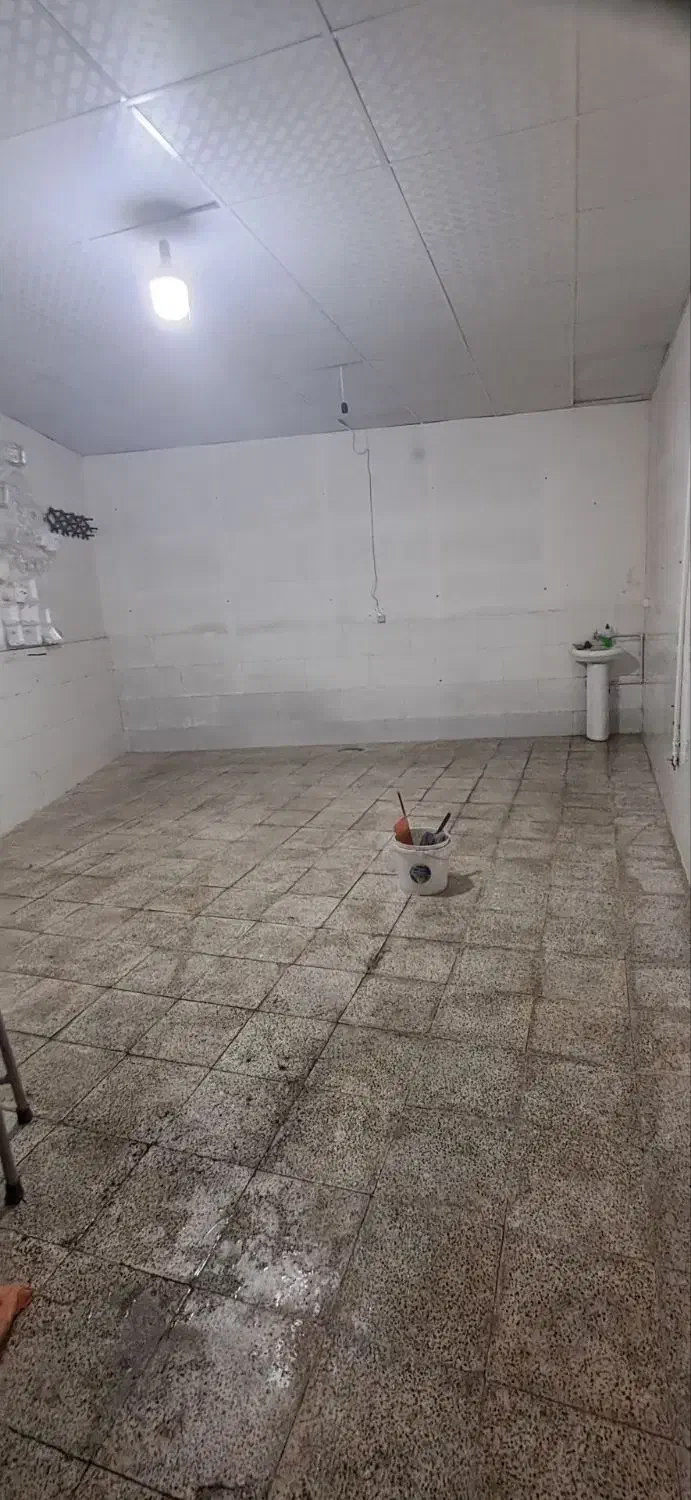 اجاره مغازه ۳۰ متری در خیابان بهزاد اول آسیاباد|اجارهٔ مغازه و غرفه|کرمان, |دیوار