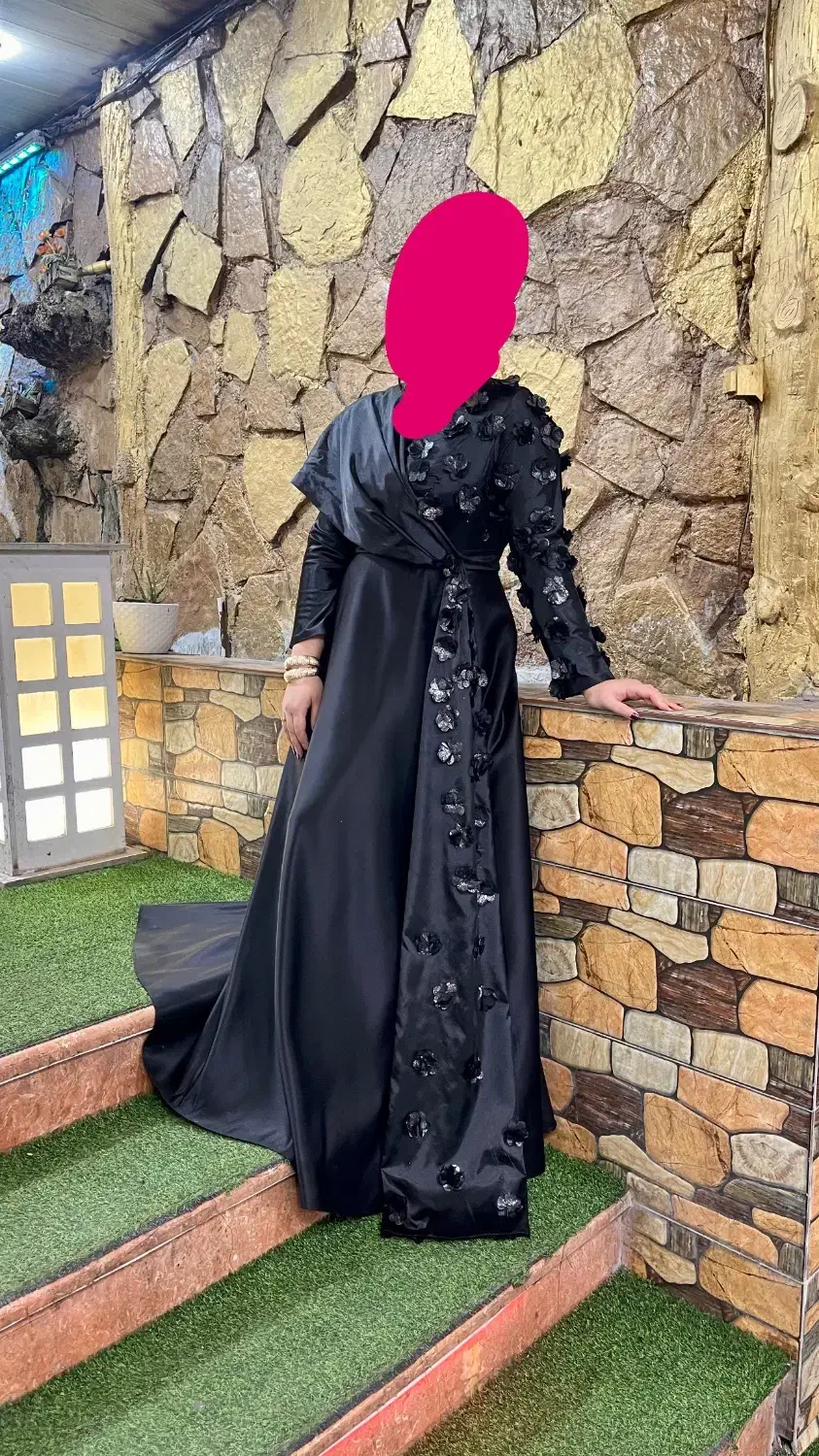 لباس مجلسی|لباس|رشت, باهنر|دیوار