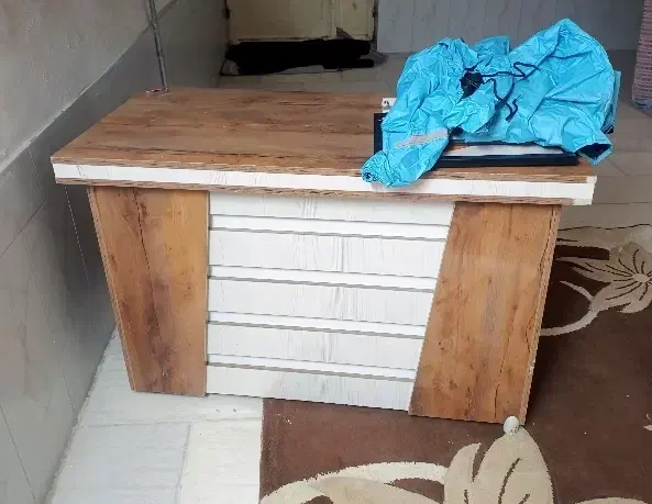 میز تحریر|میز تحریر و کامپیوتر|سبزوار, شرق کال جنوبی (شمس آبادی)|دیوار