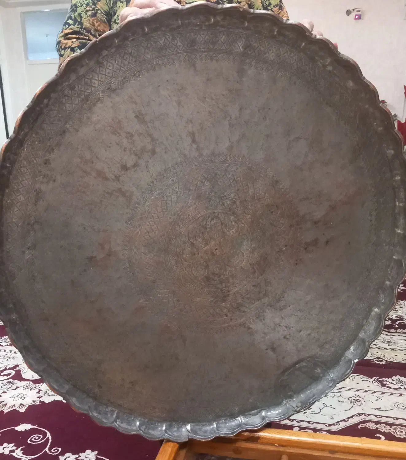 سینی بزرگ مسی|کلکسیون اشیاء عتیقه|کرمانشاه, |دیوار