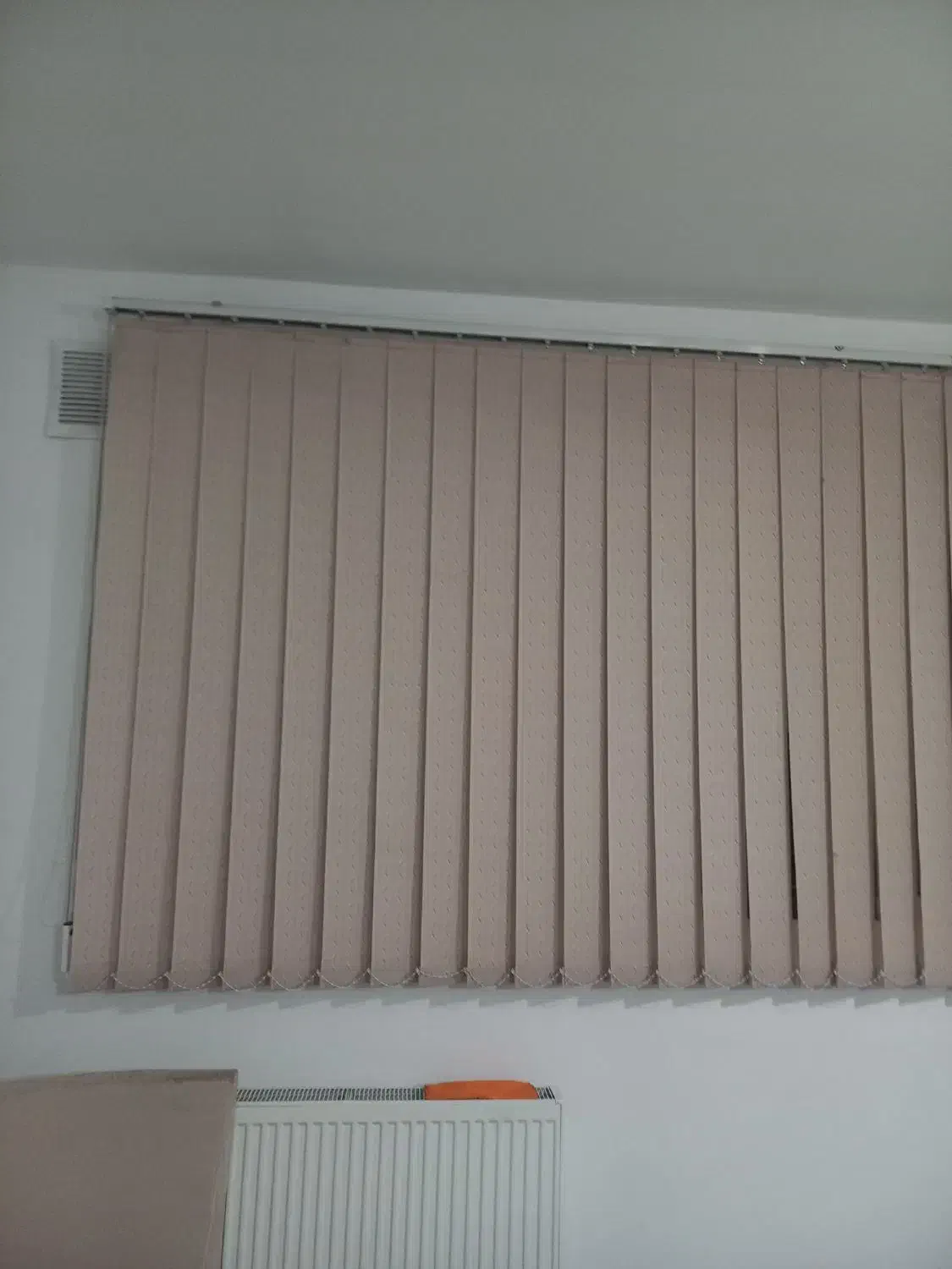 پرده  عمودی  شیک  تمیز|پرده، رانر، رومیزی|صدرا-فارس, فاز ۱|دیوار