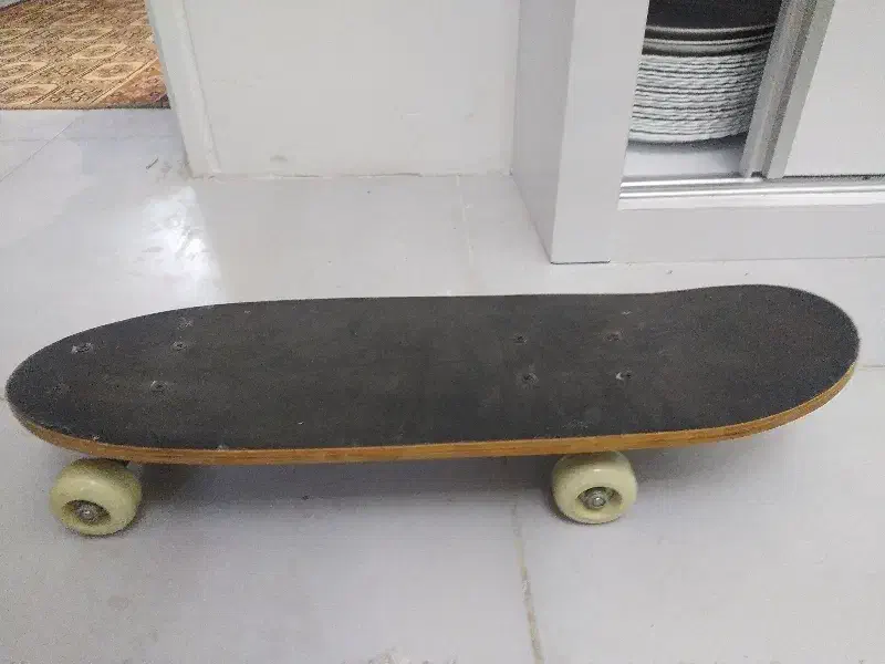 اسکیت برد در حد نو|دوچرخه، اسکیت، اسکوتر|کرج, ساماندهی|دیوار