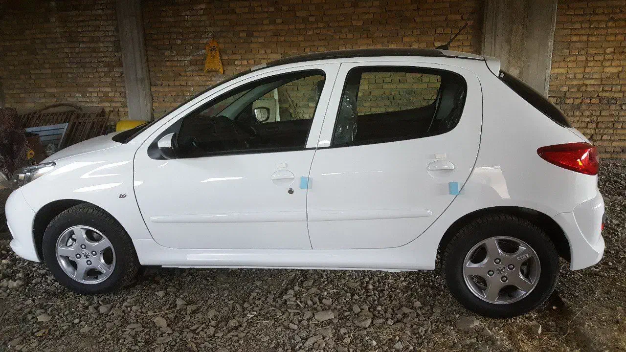 ۲۰۷ دستی سقف شیشه ای|خودرو سواری و وانت|نهاوند, |دیوار