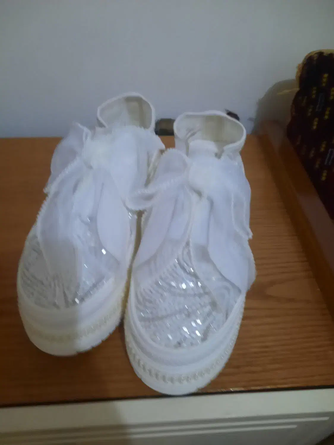 کتونی عروس|کیف، کفش، کمربند|صومعه‌سرا, |دیوار