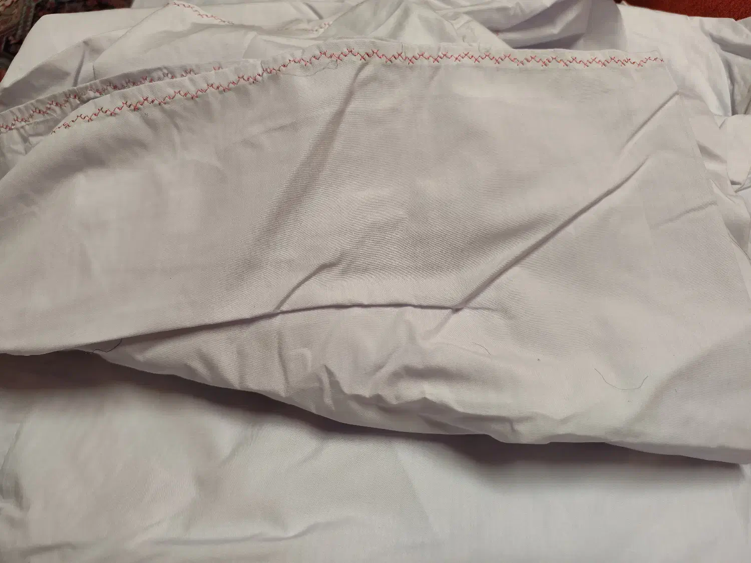 تعداد ملحفه  گلدوزی شده تترون سفید نو|سرویس روتختی|زاهدان, |دیوار