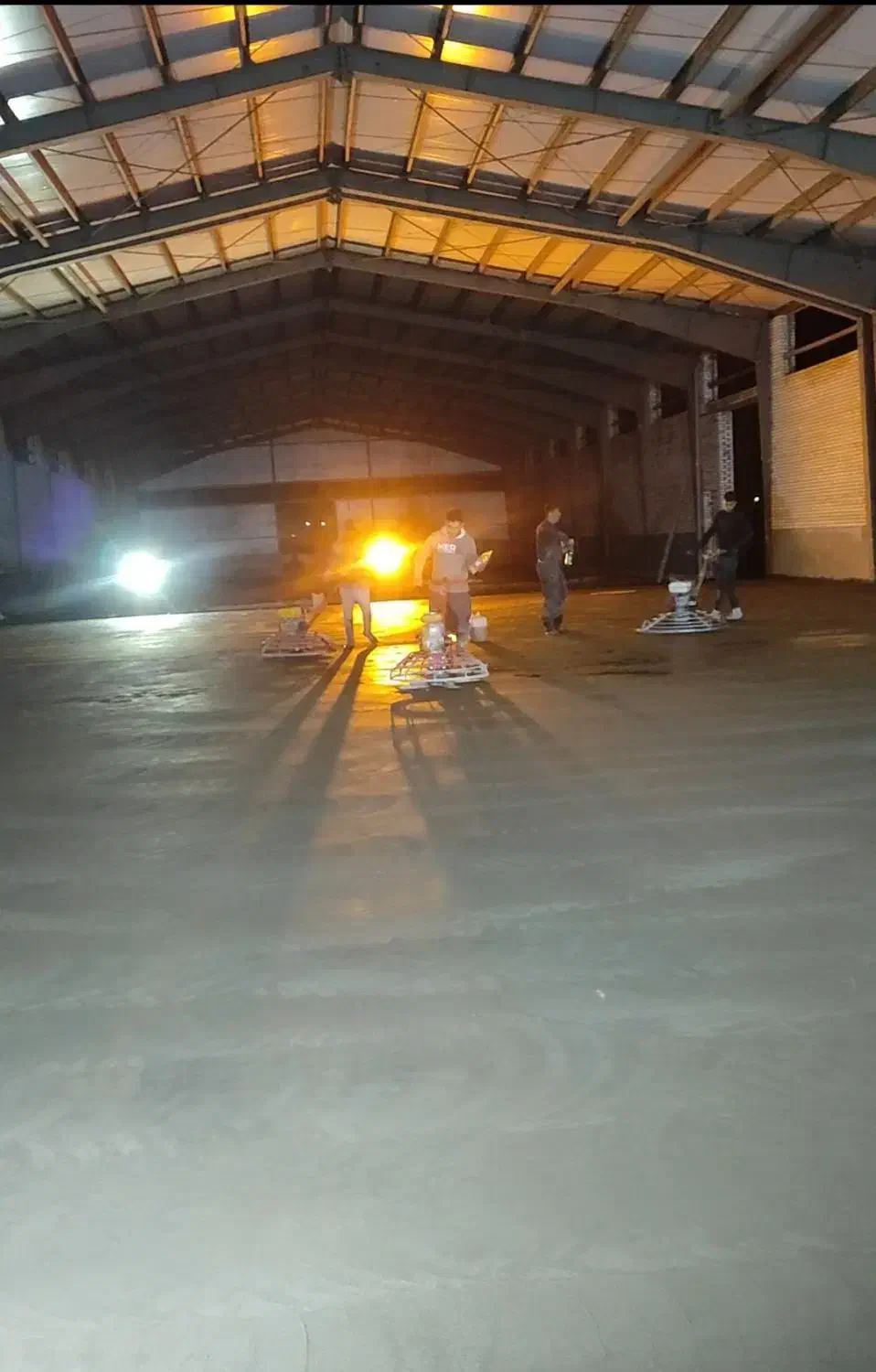 بتن ریزی با ماله پروانه ای و تراز لیزری بروز|خدمات پیشه و مهارت|چالوس, |دیوار