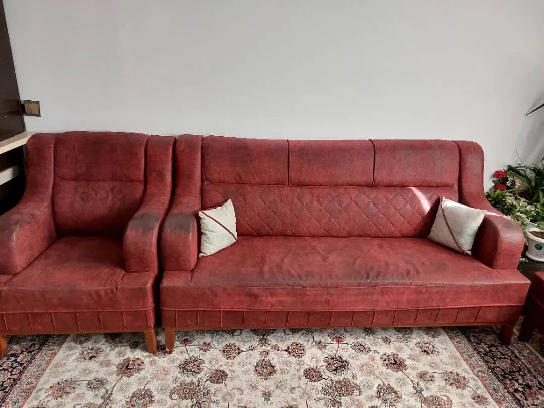 مبل ۷ نفر چرم کامل سالم|مبلمان خانگی و میز عسلی|هشتگرد, فاز ۲ مهستان|دیوار